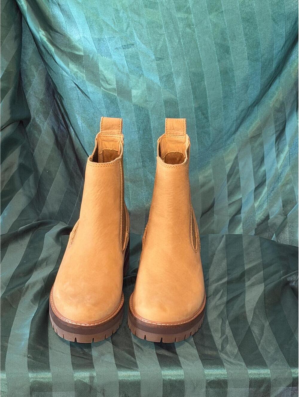 Timberland Wheat Yellow Leather Chelsea Boots Ankle Pull On Lug Sole (Womens 7)